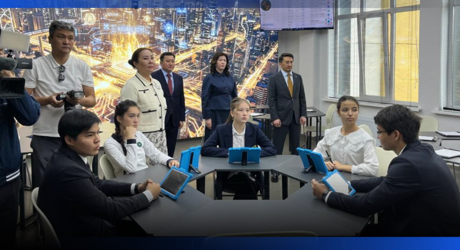 Image for Жаслан Мадиев провел открытый урок в одной из школ Астаны